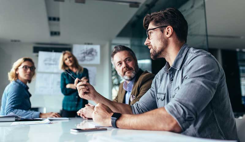 Reunión en la empresa con discrepancias