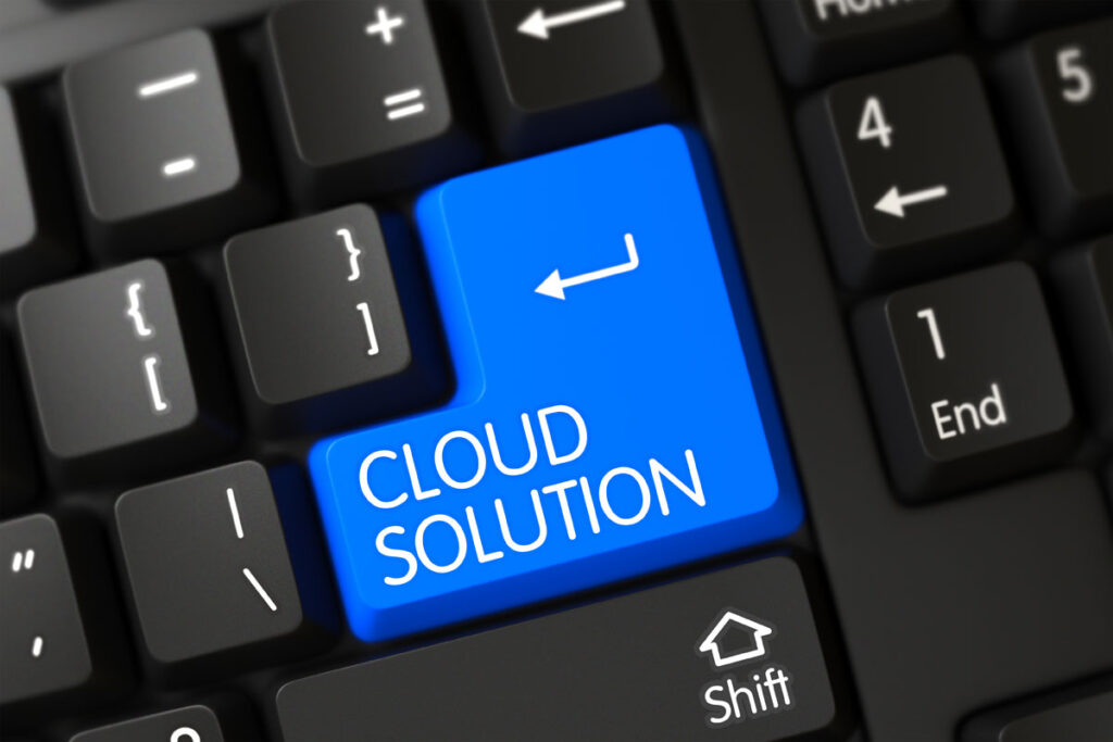 Imagen que muestra un teclado y en la tecla de enter pone Cloud Solution, solución cloud.